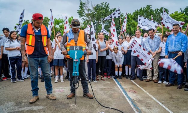 PROFE MICHEL ARRANCA CONSTRUCCIÓN DE MÁS DOMOS EN ESCUELAS