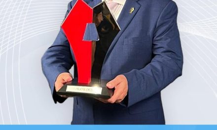 Alcalde de Mazatlán recibe premio por la Asociación de Mejores Alcaldes de México