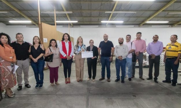 Personal del Poder Judicial hizo primera entrega al DIF Nayarit de donativos para familias damnificadas
