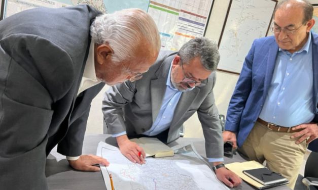 Con diferentes planteamientos, Miguel Ángel Navarro Quintero busca el beneficio social.