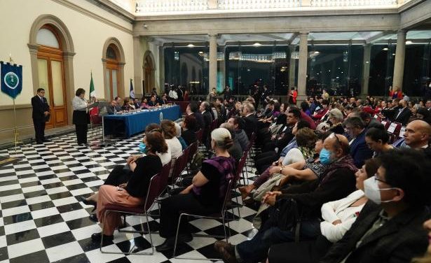 Reconocen a Zoé Robledo con presea<br>Tepantlato, Mérito al Servicio de la Salud