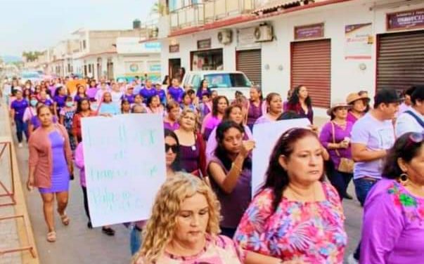 MARCHA Y VELADORAS POR LAS AUSENTES, MANIFESTANDO LUCHA POR VIVIR, NO SOBREVIVIR