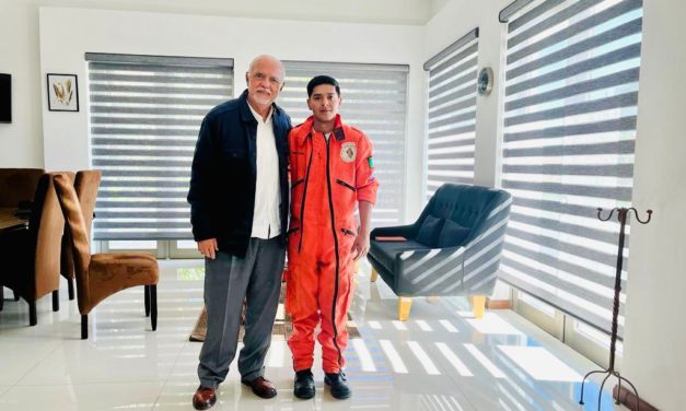 RECONOCE MIGUEL ÁNGEL NAVARRO QUINTERO LA LABOR DEL BOMBERO PABLO VEGA