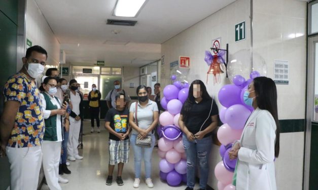 <strong>PACIENTE DE 15 AÑOS TOCA CAMPANA DE LA VIDA TRAS CONCLUIR TRATAMIENTO CONTRA CÁNCER </strong>