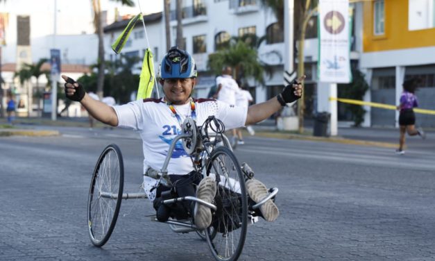 HISTÓRICA PARTICIPACIÓN EN EL XI MEDIO MARATÓN Y XII CARRERA ATLÉTICA DE SEAPAL VALLARTA