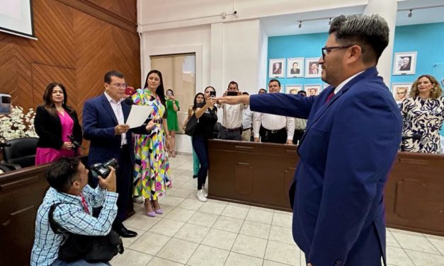NOMBRAN OFICIAL MAYOR A ROGELIO OLIVAS OSUNA