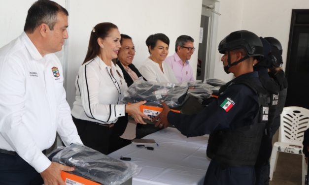CON LA ENTREGA DE EQUIPO Y UNIFORMES SE PONE EN MARCHA EL OPERATIVO DE SEGURIDAD DE SEMANA SANTA 2023.