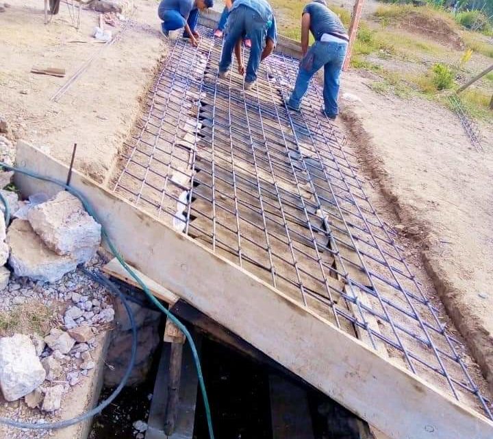 Gobierno de Pepito Barajas reconstruye puente peatonal en La Virocha