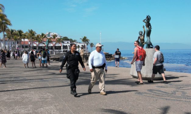 MILES DE TURISTAS DISFRUTAN DE PUERTO VALLARTA ESTAS VACACIONES