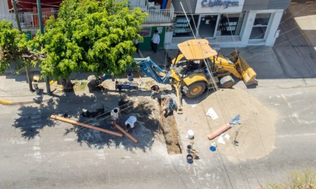 ATIENDE SEAPAL RUPTURA DE DESCARGA EN AVENIDA FRANCISCO VILLA