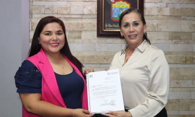 ALCALDESA ENTREGA NOMBRAMIENTO A CRISTINA PAOLA RODRÍGUEZ PÉREZ COMO JEFA DEL DEPARTAMENTO DE AGRICULTURA Y DESARROLLO RURAL DE ESCUINAPA