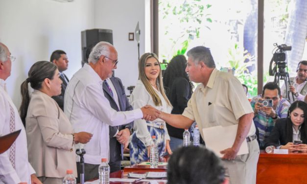 MÁS DE 100 PERMISOS DE TRANSPORTE PÚBLICO HA ENTREGADO EL GOBERNADOR DEL ESTADO, MIGUEL ÁNGEL NAVARRO QUINTERO