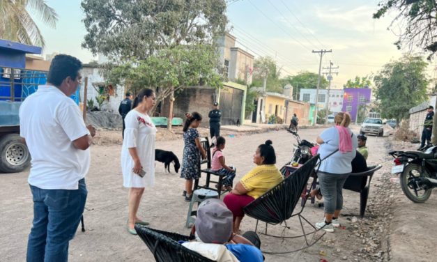 POR CONCLUIRSE UN CIRCUITO DE PAVIMENTACIÓN EN LA COLONIA, SANTA LUCÍA