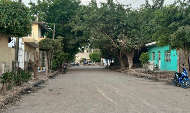 POR CONCLUIRSE UN CIRCUITO DE PAVIMENTACIÓN EN LA COLONIA SANTA LUCÍA