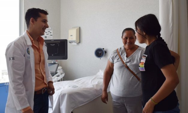 RETIRAN MÉDICOS DEL HOSPITAL IMSS-BIENESTAR DE TECUALA TUMOR DE MÁS DE 10 KILOGRAMOS Y SALVAN VIDA A MENOR DE EDAD