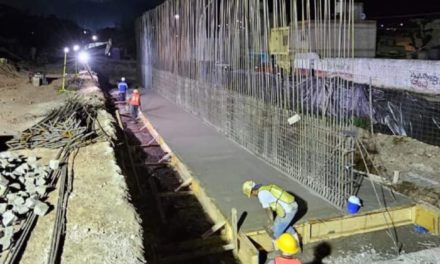 DE NOCHE Y DÍA SE TRABAJA EN LA CONSTRUCCIÓN DEL NUEVO ESTADIO DE BÉISBOL EN TEPIC