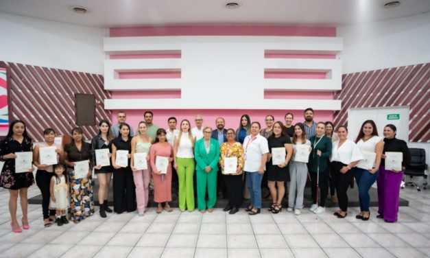 LA PRESIDENTA DEL SISTEMA DIF NAYARIT, DOCTORA BEATRIZ ESTRADA MARTÍNEZ, ENCABEZÓ LA CLAUSURA DEL CURSO-TALLER