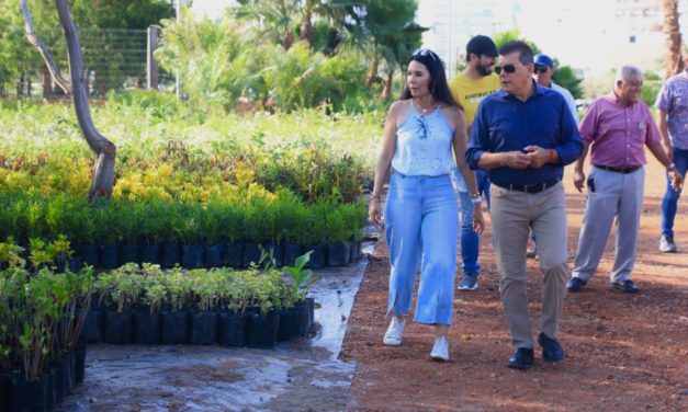 Recorre Edgar González las instalaciones del nuevo vivero municipal
