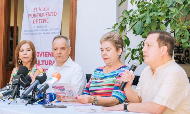 PRESIDENTA LETICIA ARAIZA PRESENTA A LAS 13 CANDIDATAS A SEÑORITA TEPIC 2023