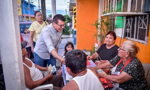 PRESIDENTE VISITA LA COLONIA 20 DE NOVIEMBRE