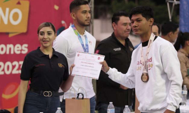 RECONOCE GOBIERNO DE TEPIC A DESTACADOS DEPORTISTAS POR SUS TRIUNFOS