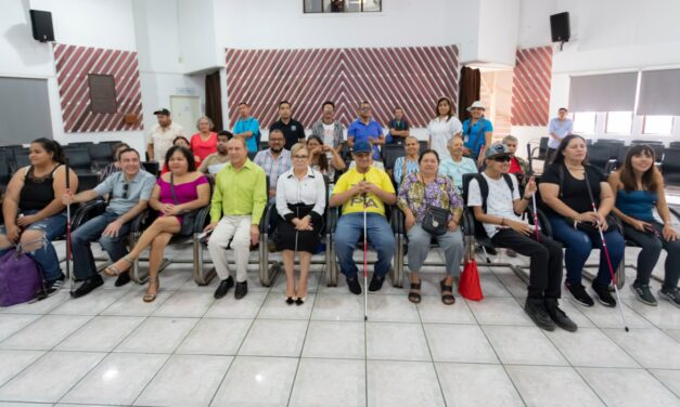 ENTREGA DIF NAYARIT BASTONES BLANCOS A PERSONAS CON DISCAPACIDAD VISUAL