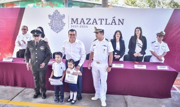 GOBIERNO MUNICIPAL CELEBRA “LUNES CÍVICO” JUNTO A PEQUEÑOS ESTUDIANTES.