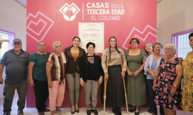UNA MÁS, LA ALCALDESA MIRTHA VILLALVAZO HACE ENTREGA DE UNA CASA DE LA TERCERA EDAD
