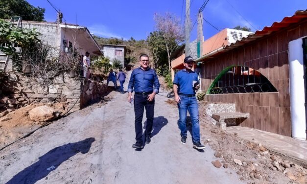 SUPERVISA ALCALDE PAVIMENTACIÓN DE LAS CALLES LOMA VERDE Y NAYARIT, EN LA COLONIA DÍAZ ORDAZ