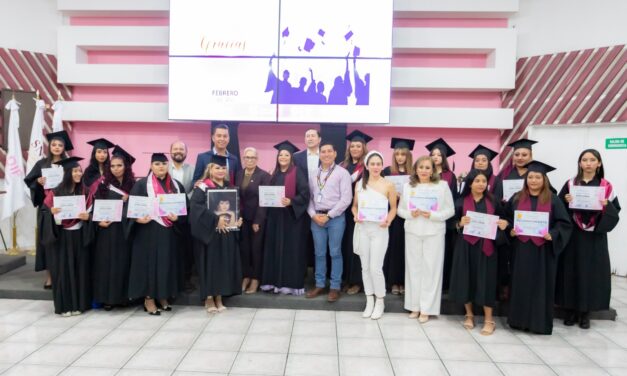 CLAUSURA DIF NAYARIT CURSOS ORDINARIOS DE CORTE Y CONFECCIÓN, MASAJES Y CULTORA DE BELLEZA