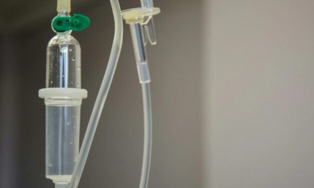 Cofepris activa protocolo especial de vigilancia sanitaria y farmacovigilancia por casos de probable bacteriemia en hospital privado