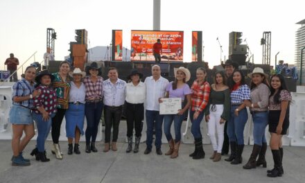 Gobierno de Puerto Vallarta festeja a los maestros
