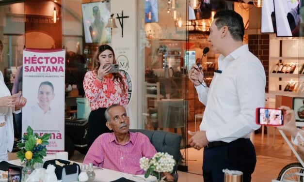 Emotivo reconocimiento de Héctor Santana a periodistas y comunicadores