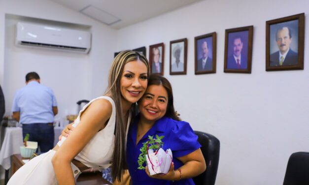 Lía Castro Díaz de León reconoce a las madres de Bahía de Banderas en su día