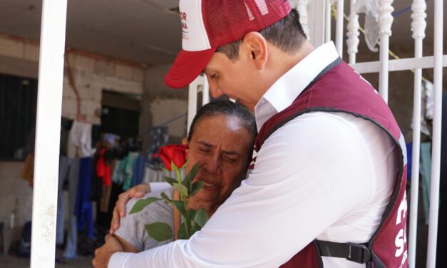 Héctor Santana recorre Bahía de Banderas celebrando a las mamás