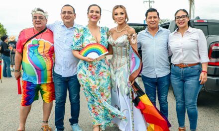 Participa Lía Castro Díaz de León en el Desfile Pride Bahía de Banderas 2024