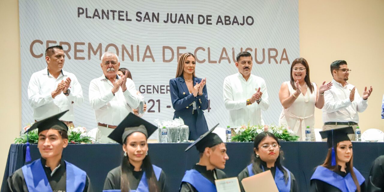 Lía Castro Díaz de León amadrina 400 alumnos del CECYTEN