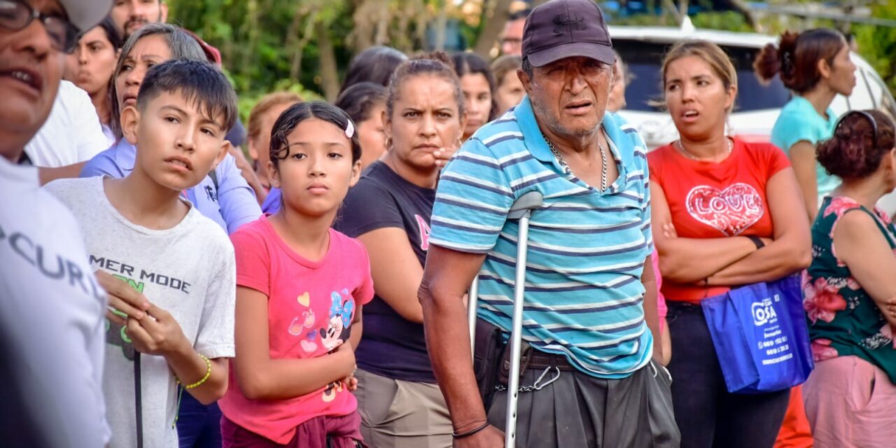 VISITA ALCALDE A FAMILIAS DE ARBOLEDAS Y CVIVE