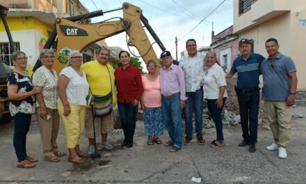 Blanca Estela García Sánchez, presidenta municipal de Escuinapa dió banderazo de inicio de obra, en la calle Melchor Ocampo