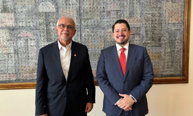 Refuerza Navarro Quintero la seguridad social con el apoyo del INFONAVIT