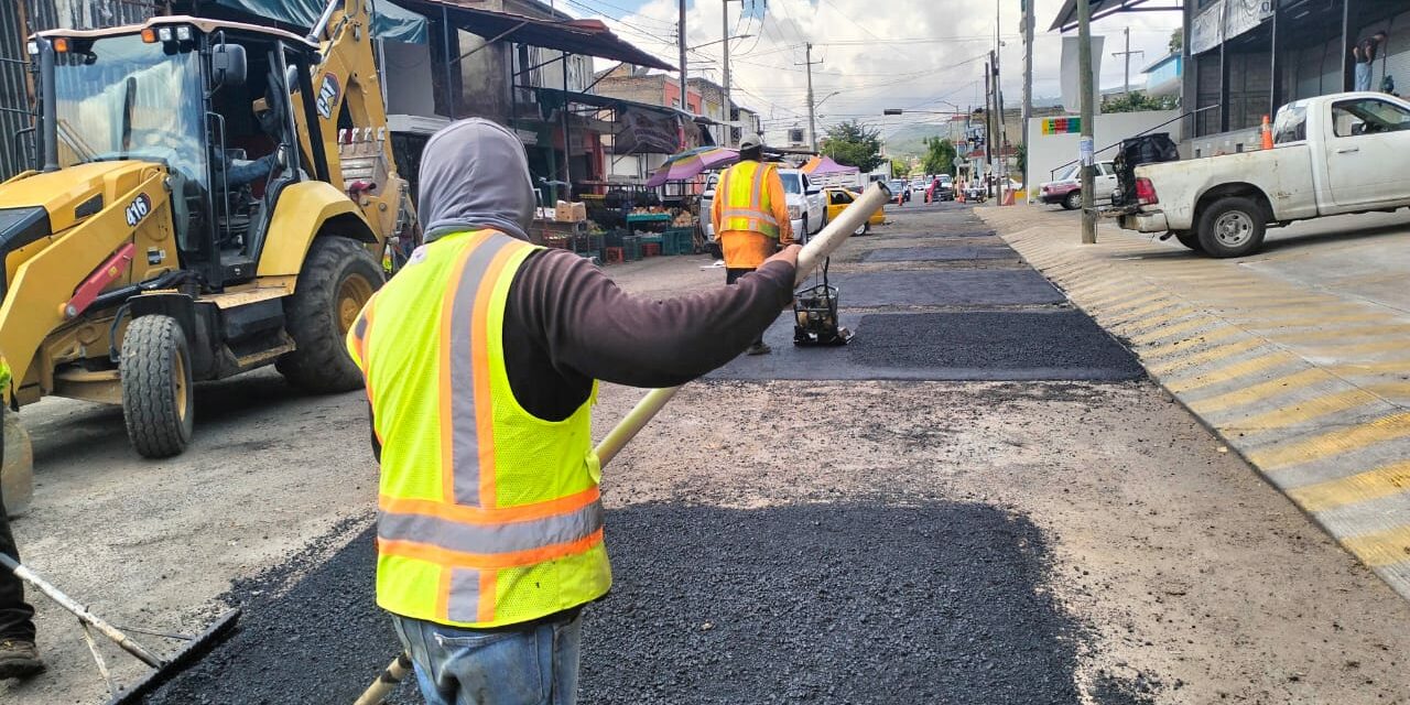 Trabaja sin parar la Brigada de Bacheo del Gobierno de Tepic