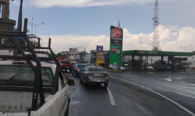 Rápida reacción del Gobierno de Tepic para reparar semáforos tras intensas lluvias