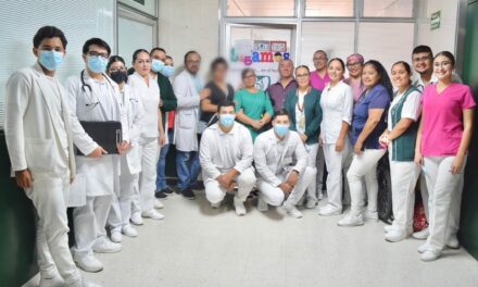 Termina joven de 17 años tratamiento contra tumor de ovario y toca “campana de la victoria” en OncoCREAN del HGZ No. 1 del IMSS en Nayarit