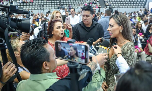 ACUDE LÍA CASTRO DÍAZ DE LEÓN AL SEGUNDO ENCUENTRO NACIONAL DE SISTEMAS DIF EN TEPIC, NAYARIT
