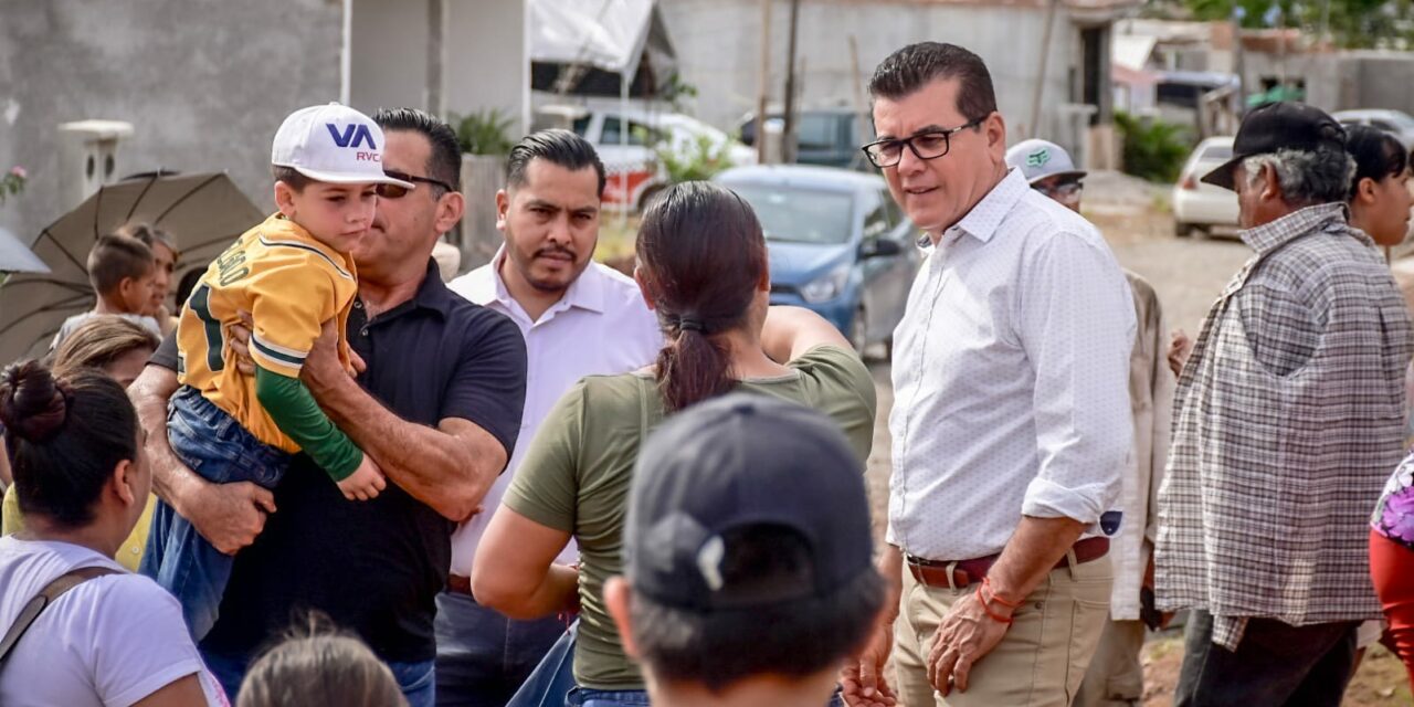 ALCALDE EDGAR GONZÁLEZ RECORRE FRACCIONAMIENTO CVIVE