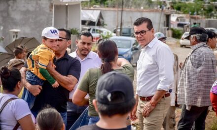 ALCALDE EDGAR GONZÁLEZ RECORRE FRACCIONAMIENTO CVIVE