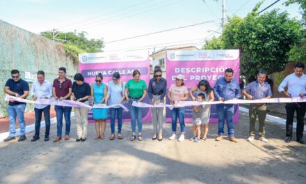 Lía Castro Díaz de León entrega la calle Asia en San José del Valle