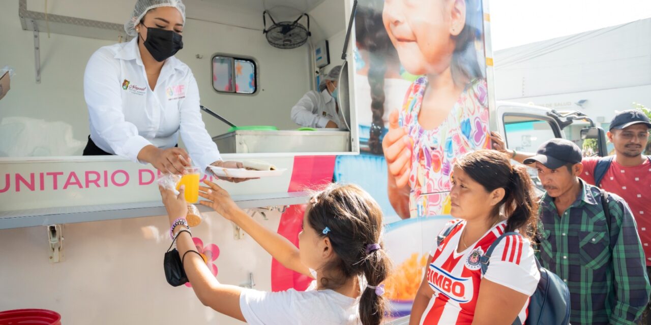 Otorga Beatriz Estrada esperanza y alimentación a familiares de pacientes del hospital IMSS-Bienestar