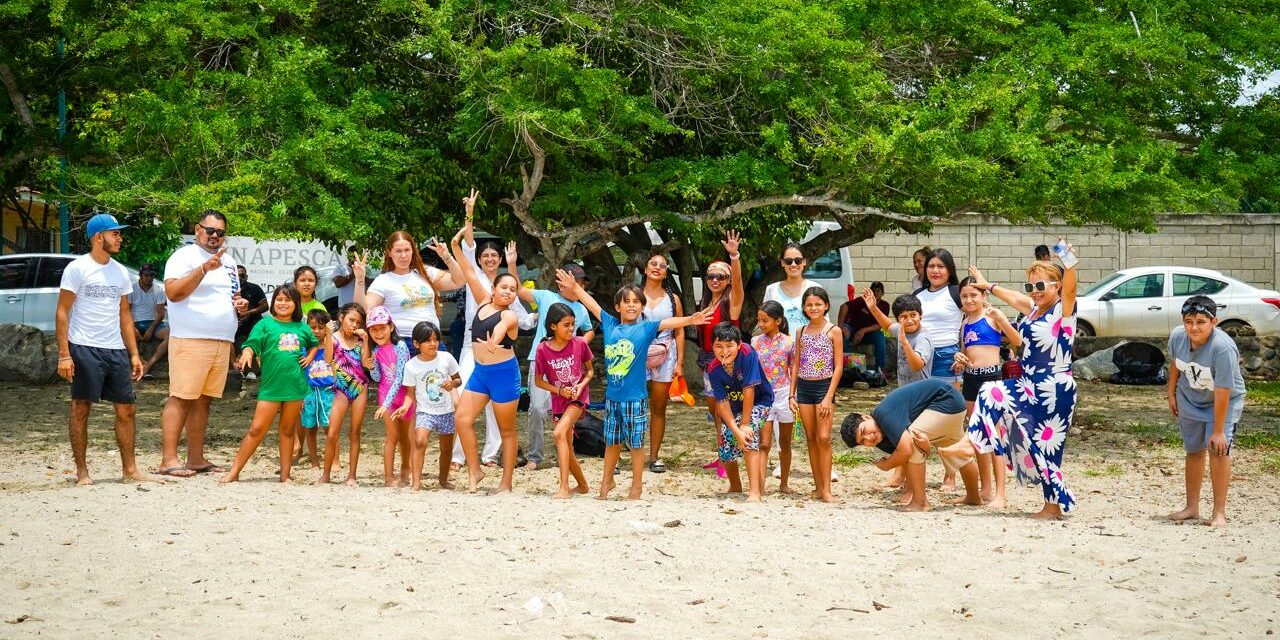 Realizan jornada de limpieza en Playa La Manzanilla niños de los talleres de verano