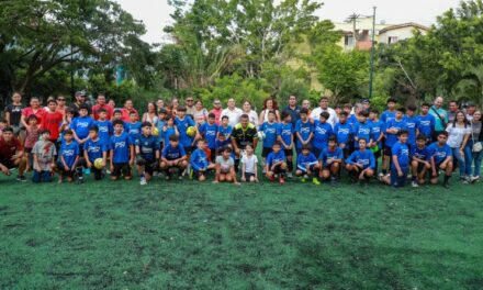 Entregan espacio público recuperado y habilitado como cancha de futbol 7